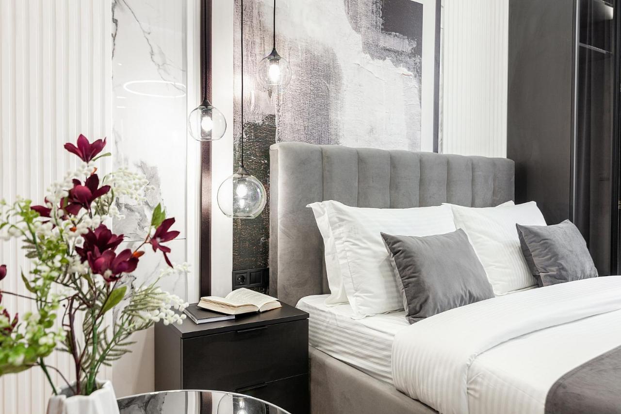 Lovely Apartment On Drahomanova Street Лвив Екстериор снимка