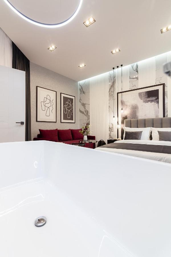 Lovely Apartment On Drahomanova Street Лвив Екстериор снимка
