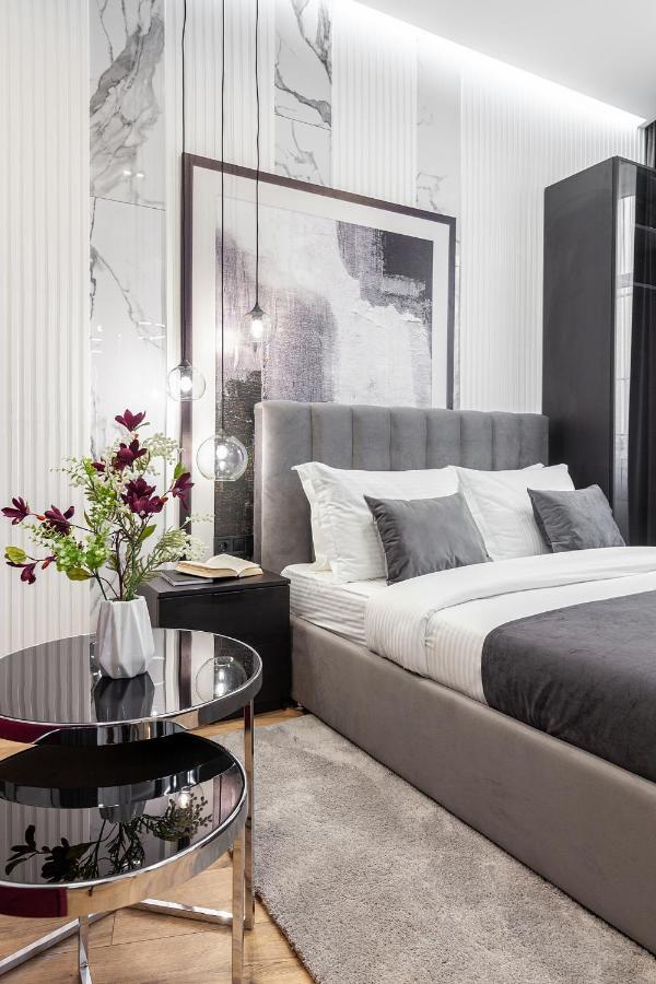 Lovely Apartment On Drahomanova Street Лвив Екстериор снимка