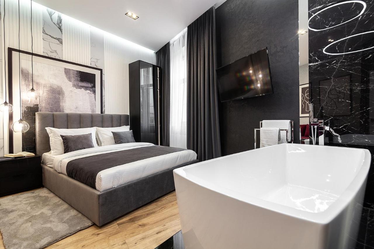 Lovely Apartment On Drahomanova Street Лвив Екстериор снимка