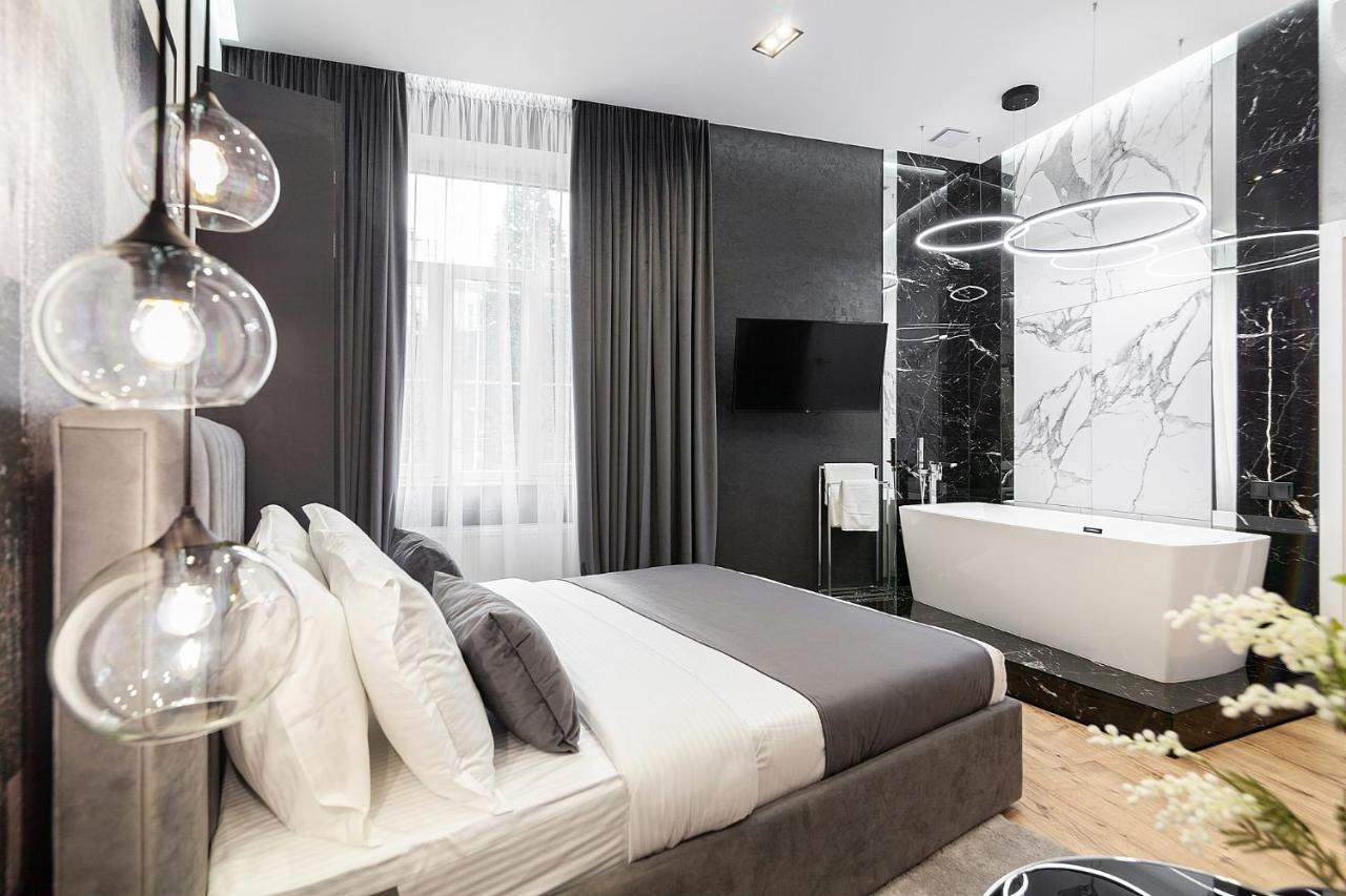 Lovely Apartment On Drahomanova Street Лвив Екстериор снимка