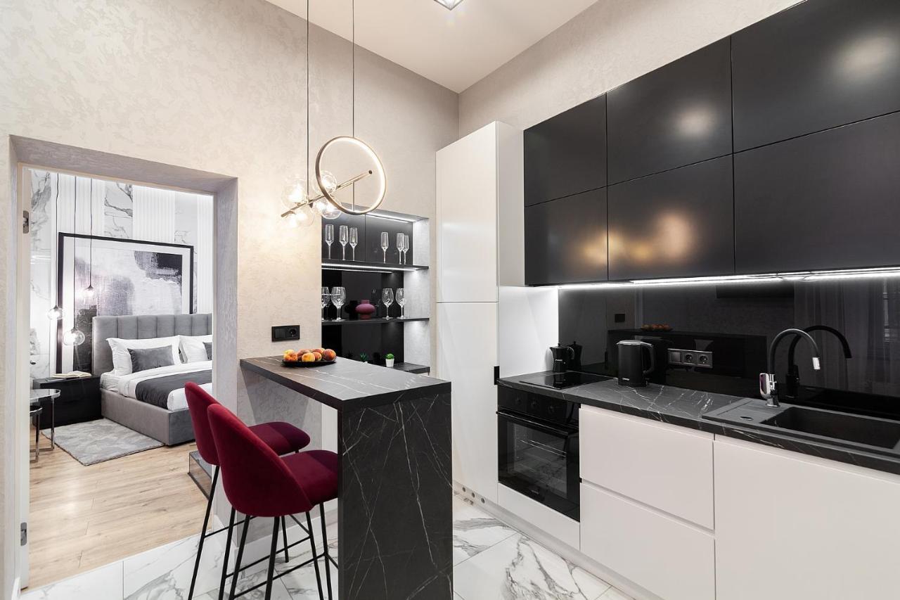 Lovely Apartment On Drahomanova Street Лвив Екстериор снимка