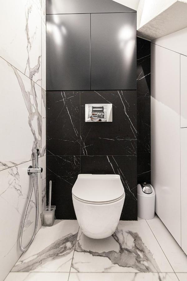 Lovely Apartment On Drahomanova Street Лвив Екстериор снимка