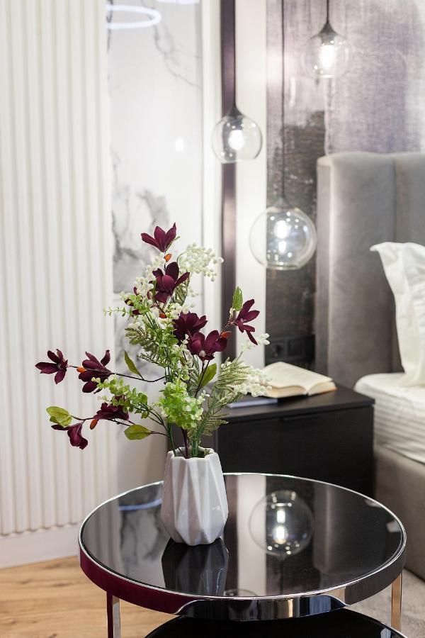 Lovely Apartment On Drahomanova Street Лвив Екстериор снимка