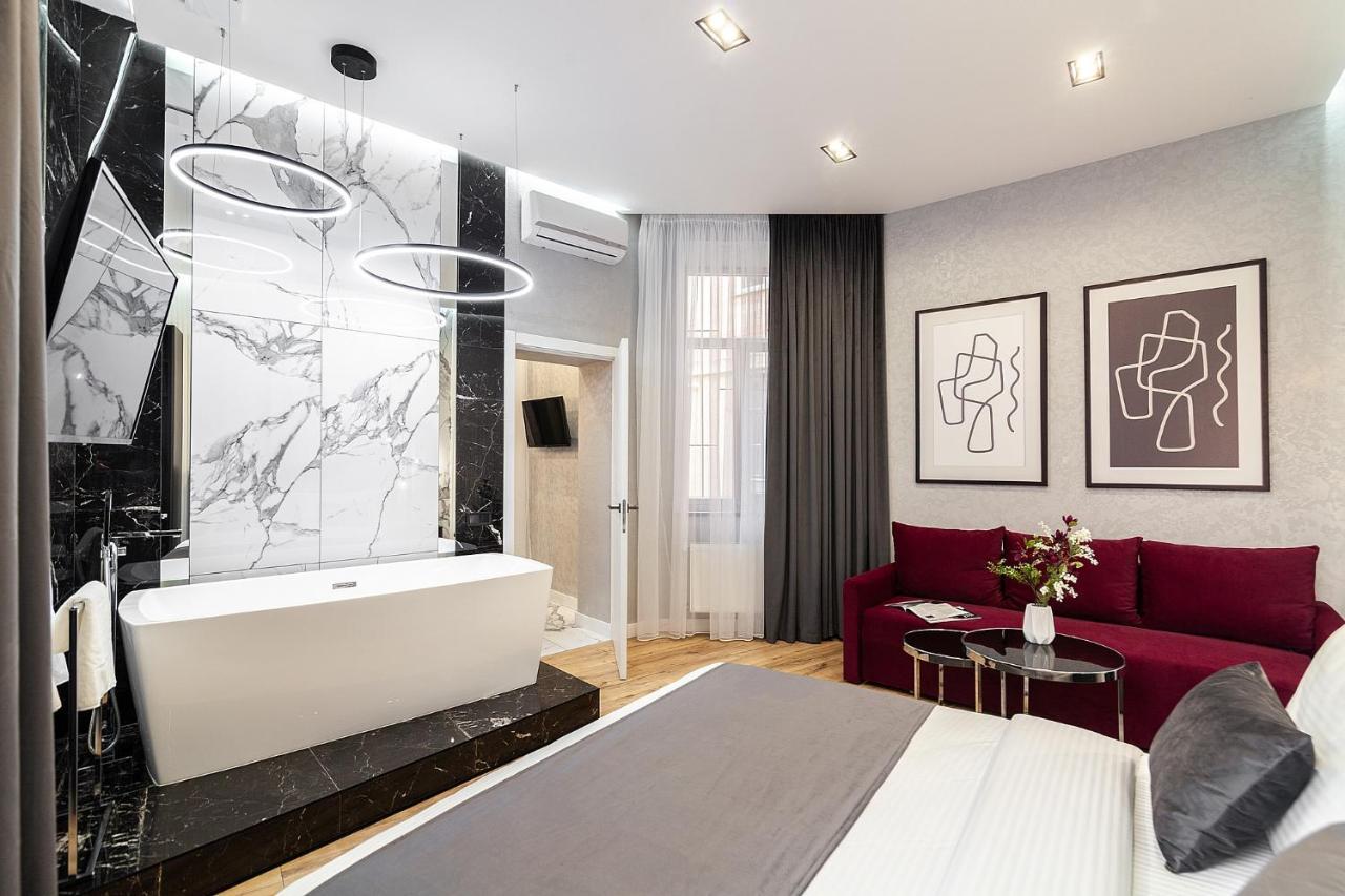 Lovely Apartment On Drahomanova Street Лвив Екстериор снимка