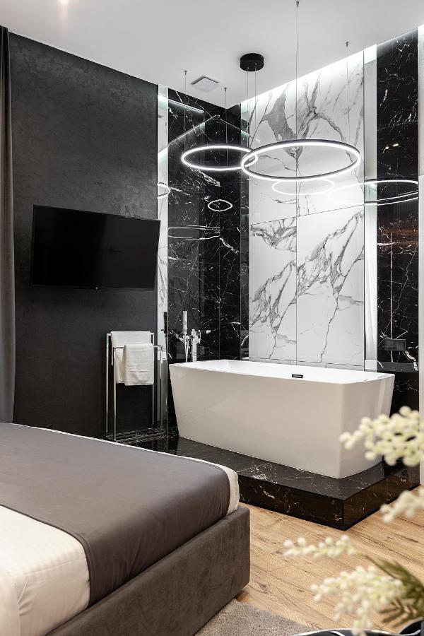 Lovely Apartment On Drahomanova Street Лвив Екстериор снимка