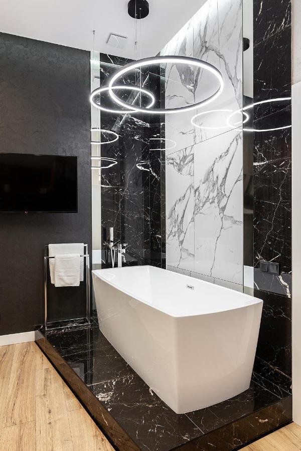 Lovely Apartment On Drahomanova Street Лвив Екстериор снимка
