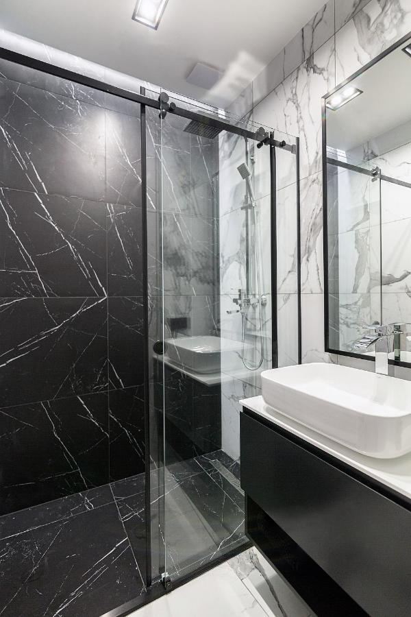 Lovely Apartment On Drahomanova Street Лвив Екстериор снимка