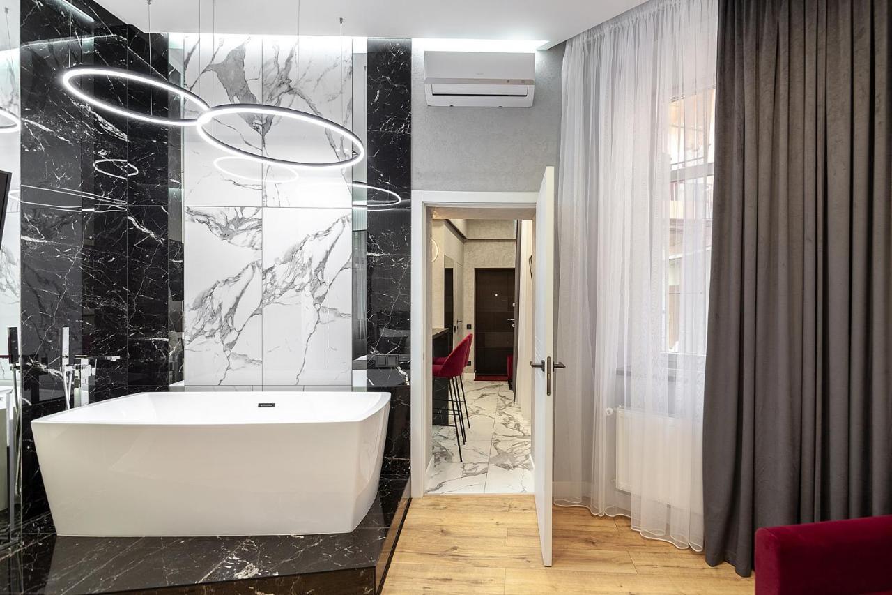 Lovely Apartment On Drahomanova Street Лвив Екстериор снимка