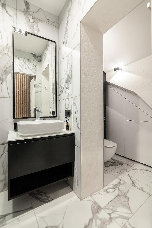 Lovely Apartment On Drahomanova Street Лвив Екстериор снимка
