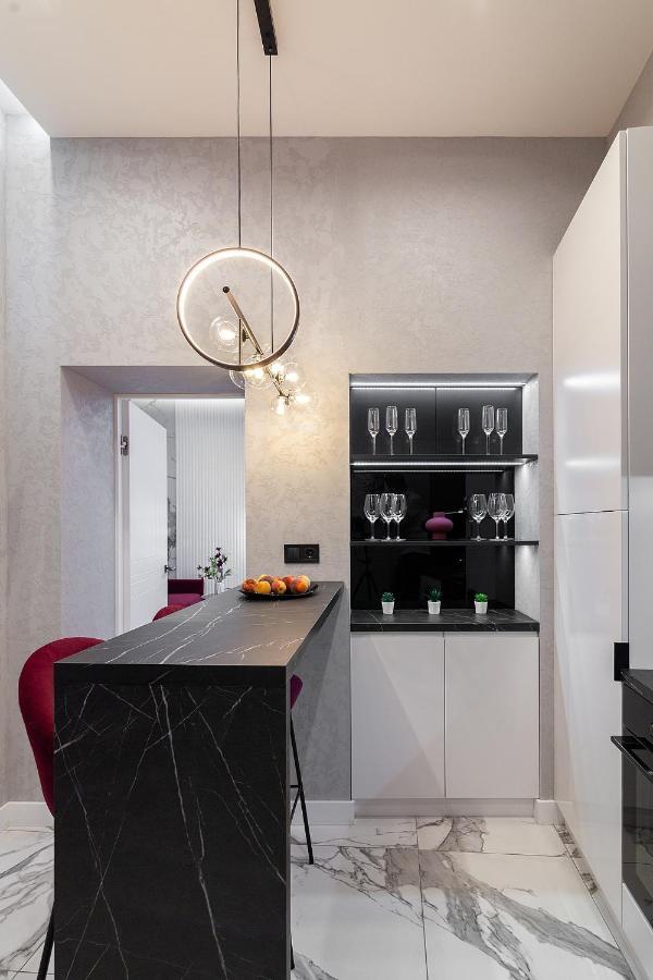 Lovely Apartment On Drahomanova Street Лвив Екстериор снимка